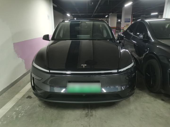 Model Y 2025 RWD photo 2