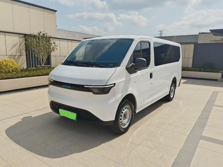 E 2025 41.86kwh Short Wheelbase