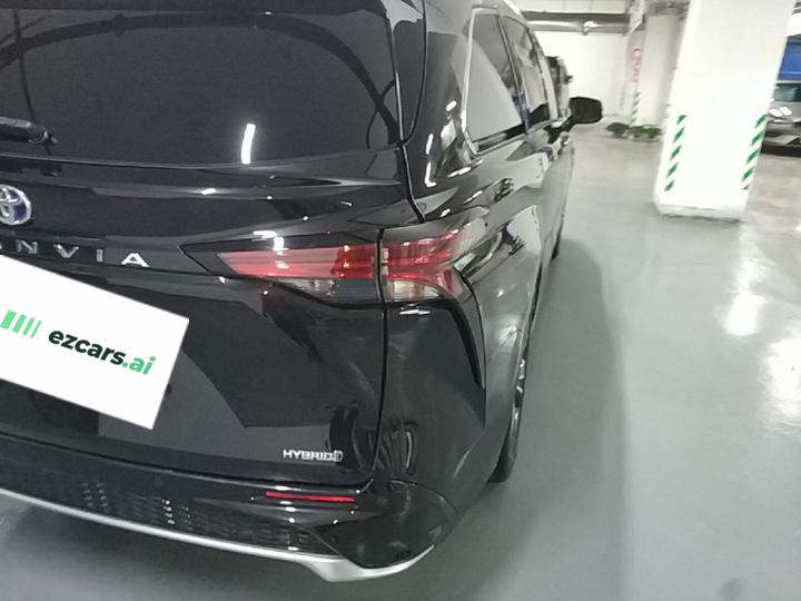 Granvia 2022 2.5L Hybrid Premium photo 7