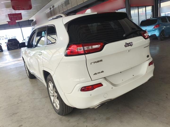 Cherokee 2017 2.4L Excellence photo 4