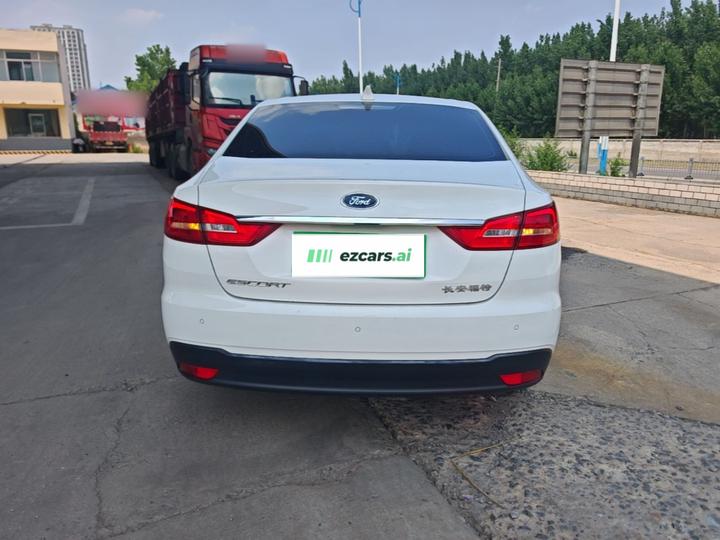 Escort 2019 Facelift 1.5L AT China VI photo 3