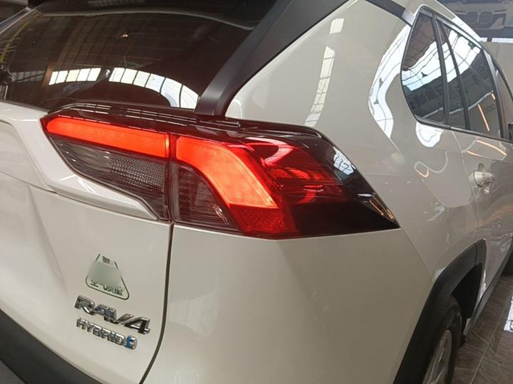 RAV4 2020 Hybrid 2.5L E-CVT RWD Elite photo 7