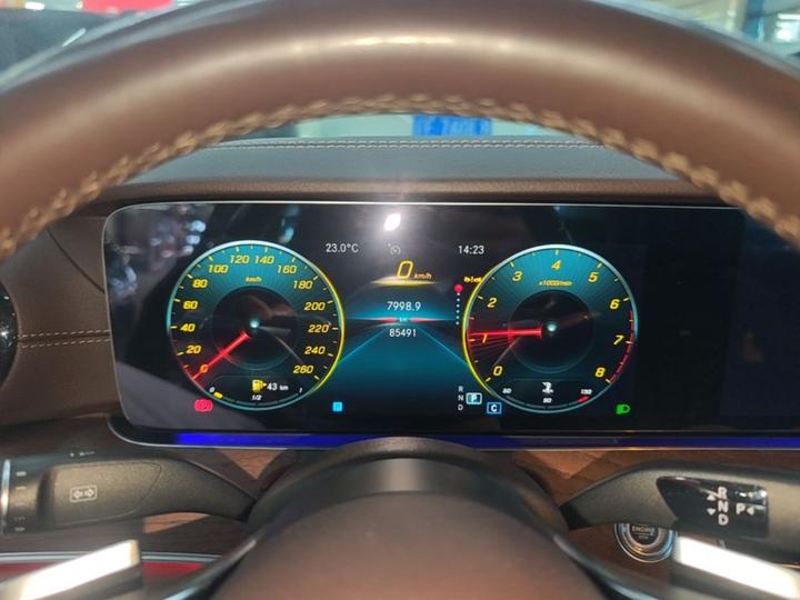 E-Class 2023 E 260 L 4MATIC photo 3