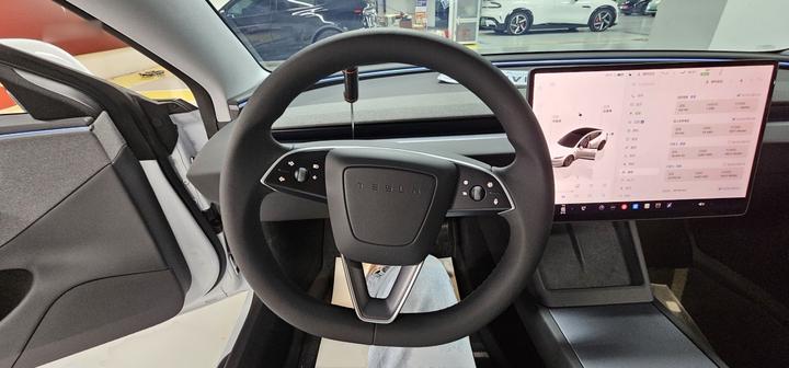 Model 3 2025 RWD photo 2