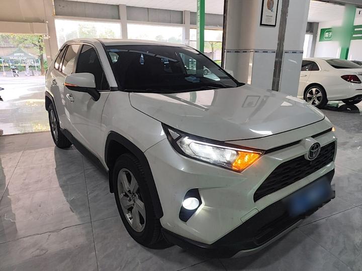 RAV4 2020 2.0L CVT RWD photo 3
