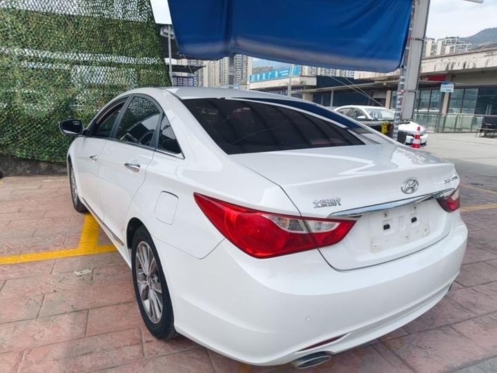 Sonata 2015 Classic 2.0L AT Luxury photo 4