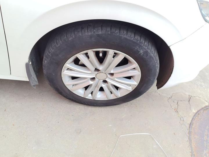 301 2014 1.6L MT Comfort photo 8