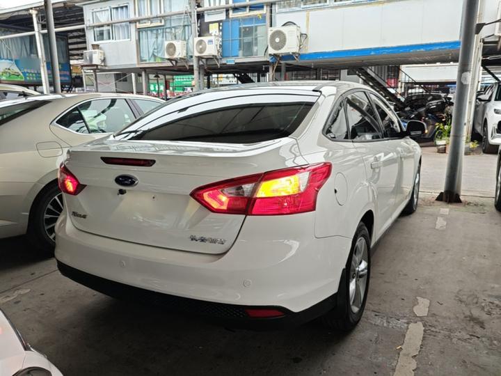 Focus 2012 Sedan 1.6L AT photo 4