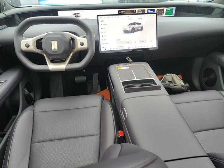 07L 2027 Max+ EV photo 5