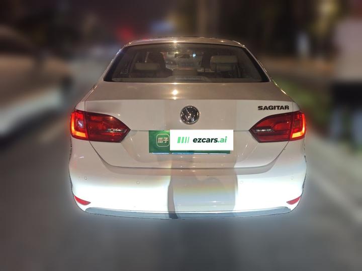 Sagitar 2014 Facelift 1.6L MT Comfort photo 3