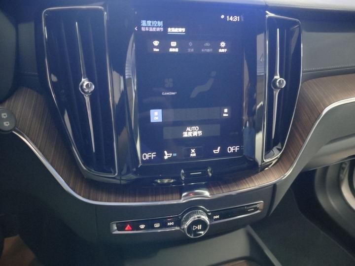 XC60 EV 2021 T8 E Hybrid Luxury photo 8