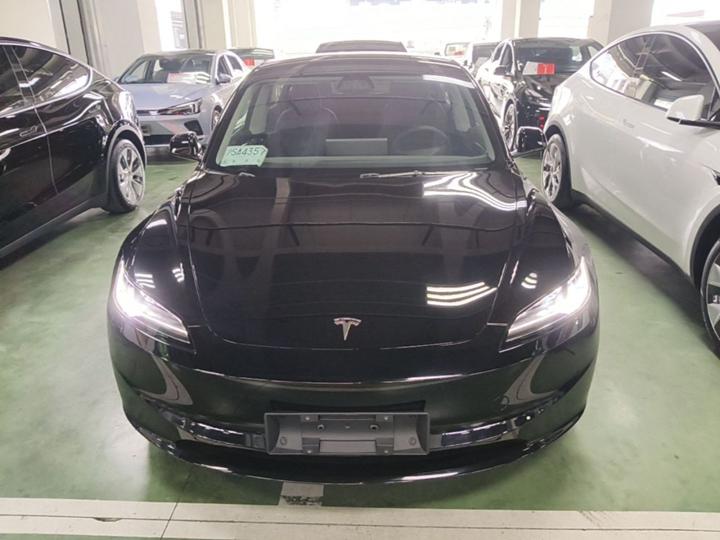 Model 3 2023 RWD photo 2