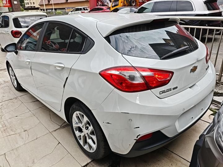2018 Hatchback 320 AT photo 4