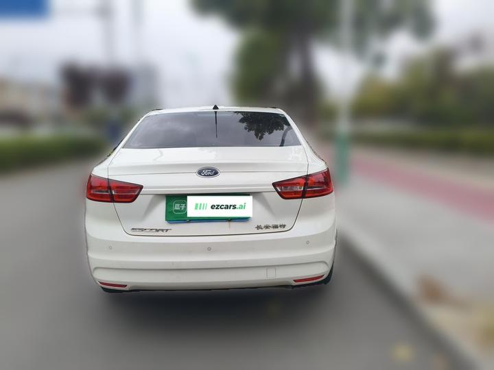 Escort 2015 1.5L AT Comfort photo 3