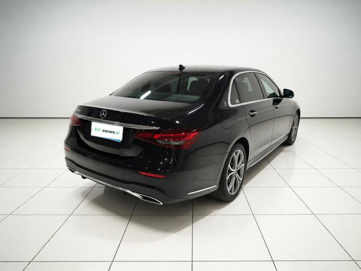 E-Class 2023 E 300 L Sport Luxury photo 6