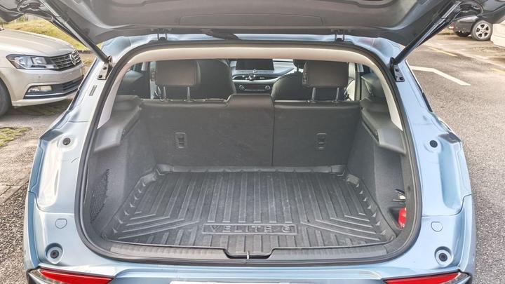 6 2020 PHEV photo 8