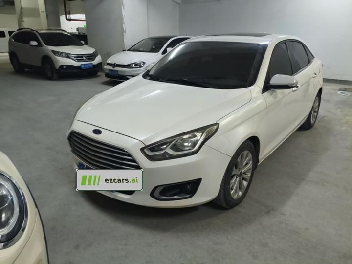 Escort 2015 1.5L MT Fashion