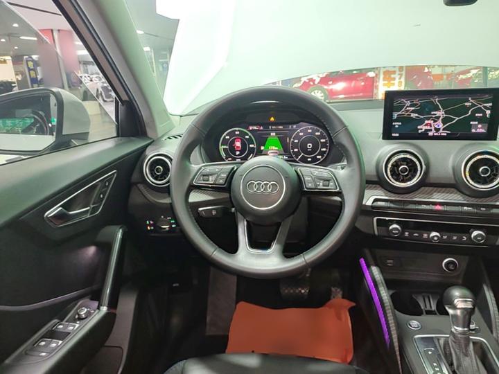 Q2L e-tron 2019 Q2L e-tron EV photo 6