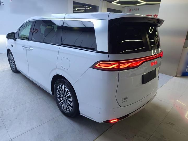 2025 DM-i 1.5T 180km Excellence photo 4
