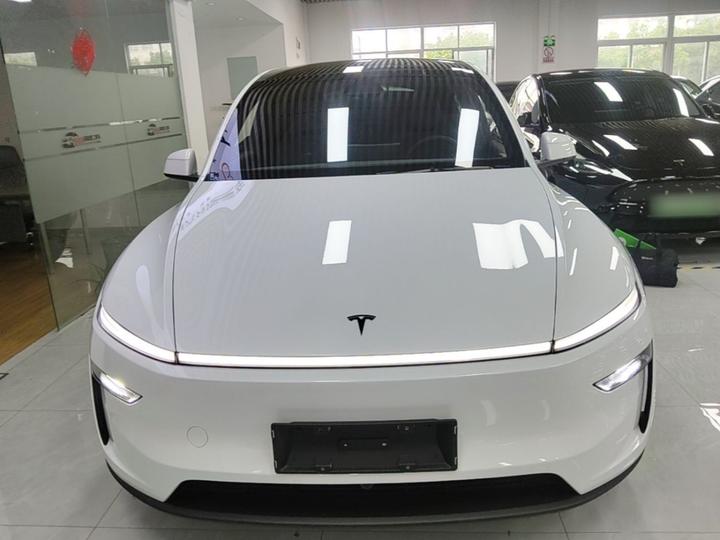 Model Y L 2025 Long Range AWD photo 2