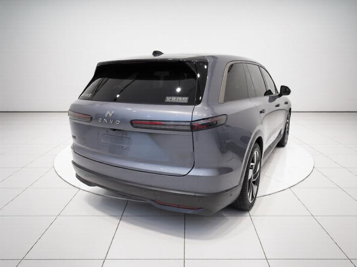 L90 2025 Ultra 6-Seater 60 photo 4