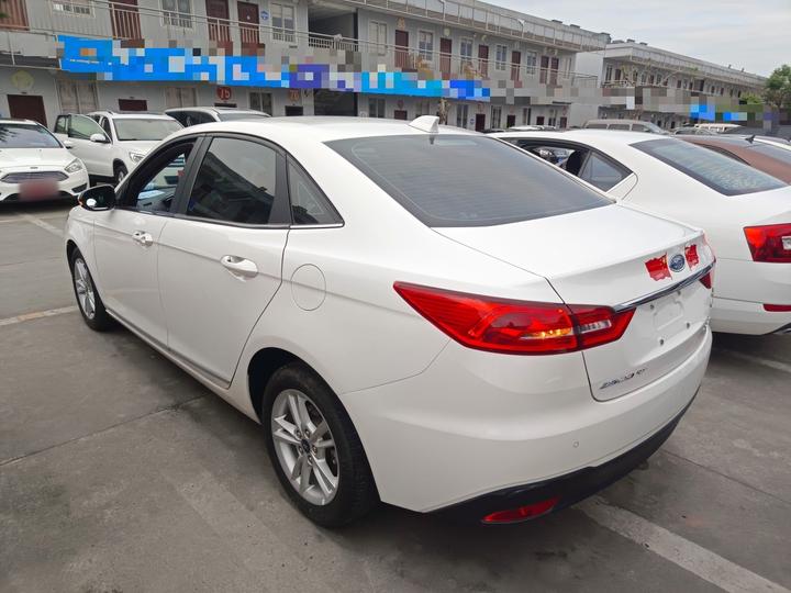 Escort 2019 Facelift 1.5L AT China VI photo 4