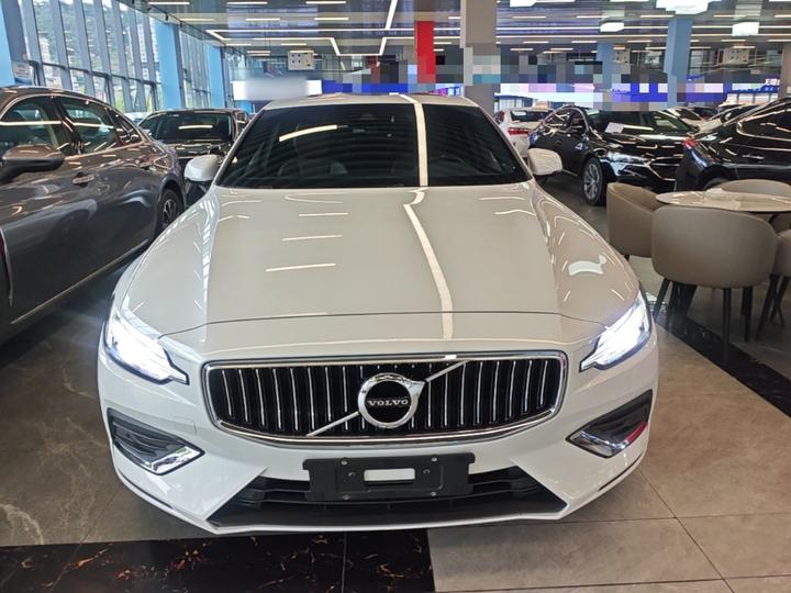 S60 2022 B4 Luxury photo 2