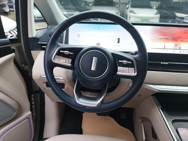 2023 AWD Flagship photo 6