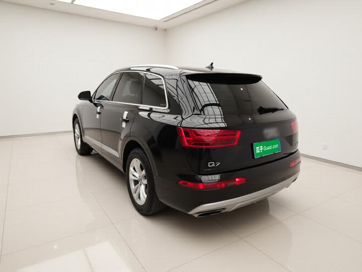 Q7 2018 45 TFSI Tech photo 4