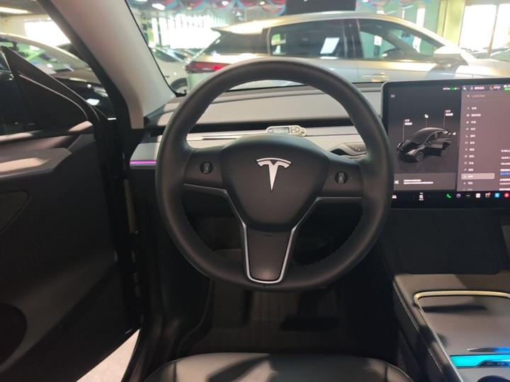 Model Y 2023 RWD photo 2