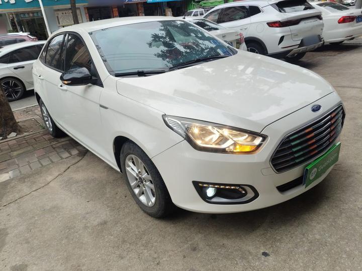 Escort 2019 Facelift 1.5L AT China VI photo 3