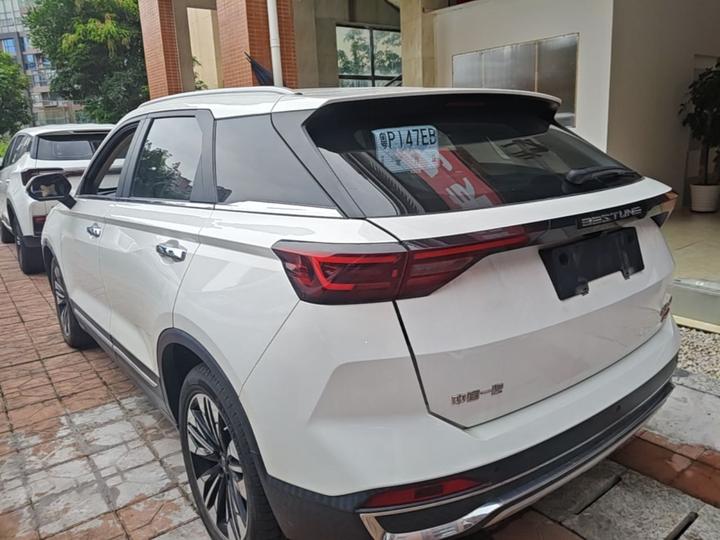 Bestune T77 2023 1.5T AT Luxury photo 4