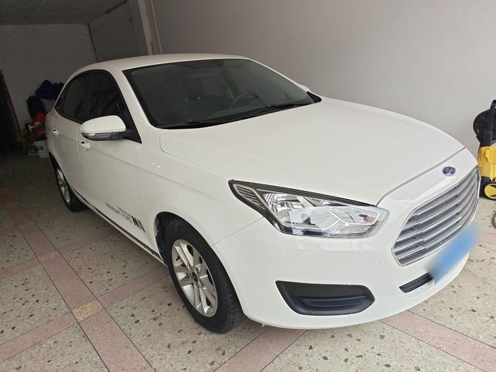 Escort 2019 Facelift 1.5L AT China VI photo 3