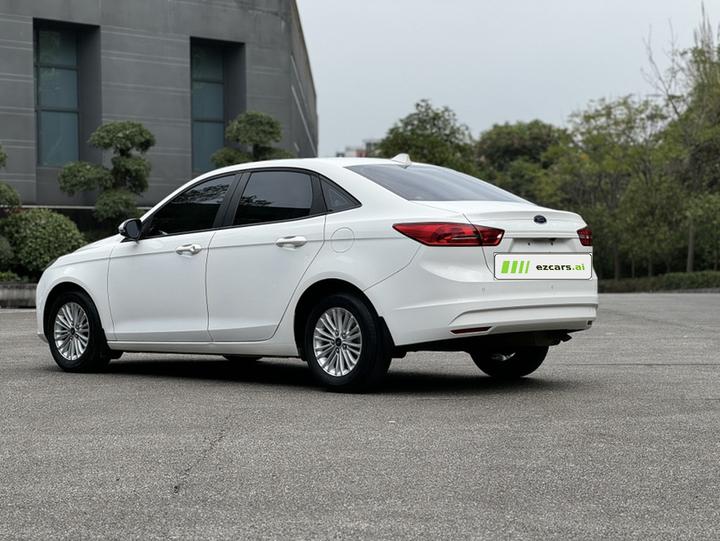Escort 2017 Facelift 1.5L MT Comfort photo 4