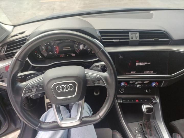 Q3 2022 40 TFSI RS photo 2