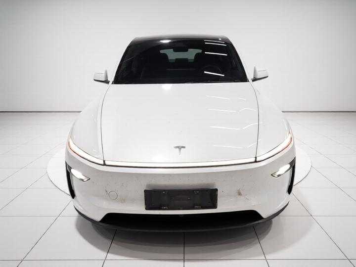 Model Y 2025 RWD photo 2