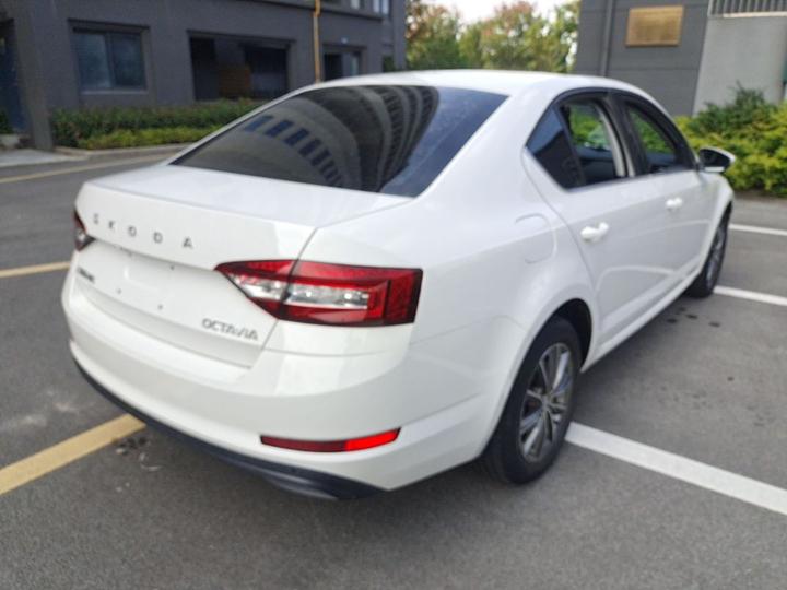 Octavia 2021 1.5L AT Comfort photo 6