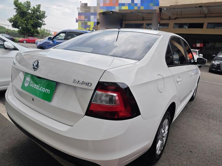 Rapid 2018 1.6L MT Standard photo 4