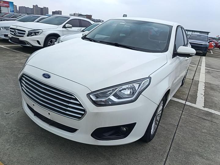 Escort 2015 1.5L MT Comfort