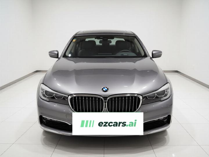 7 Series 2017 730Li Luxury photo 2