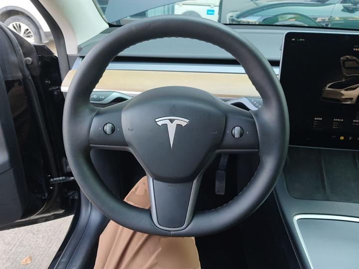 Model Y 2022 Long Range AWD photo 2
