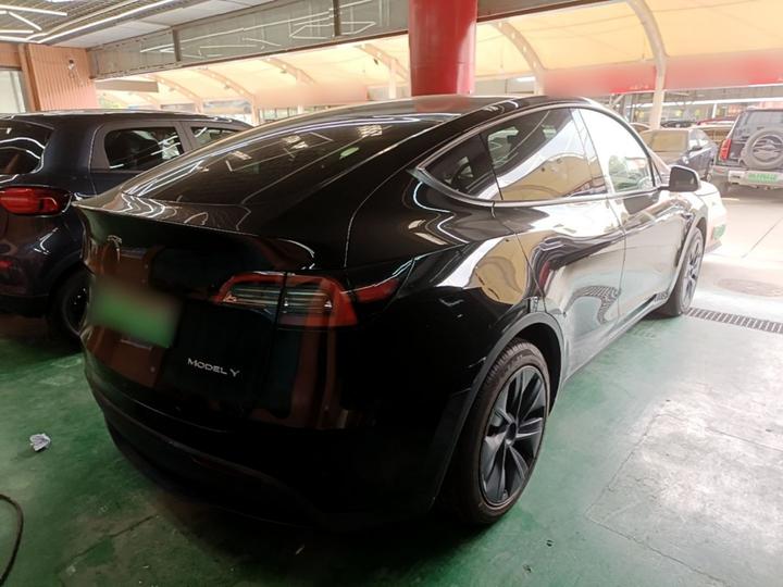 Model Y 2024 RWD photo 4