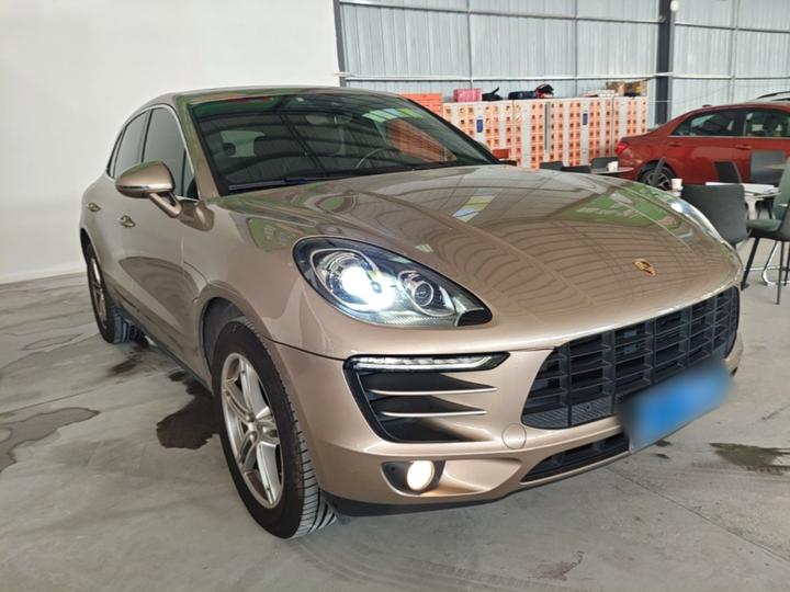 2017 Macan 2.0T photo 3
