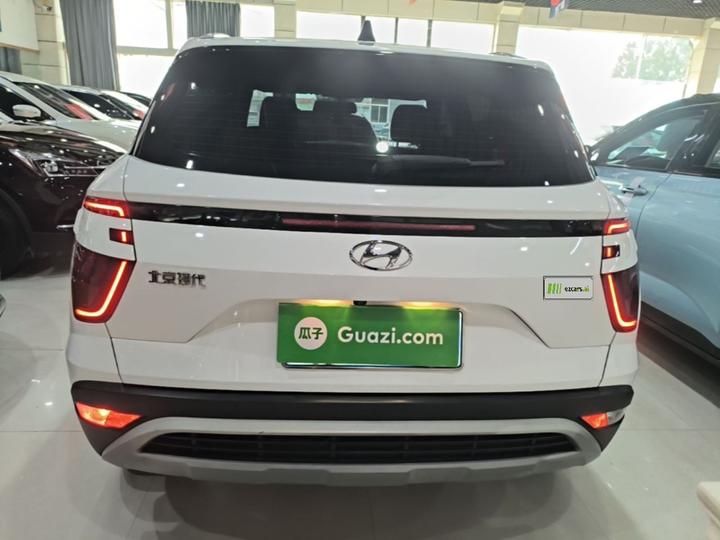 ix25 2020 1.5L CVT GLS Smart photo 3