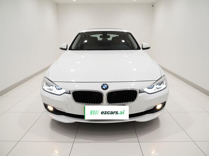 3 Series 2018 318Li photo 2