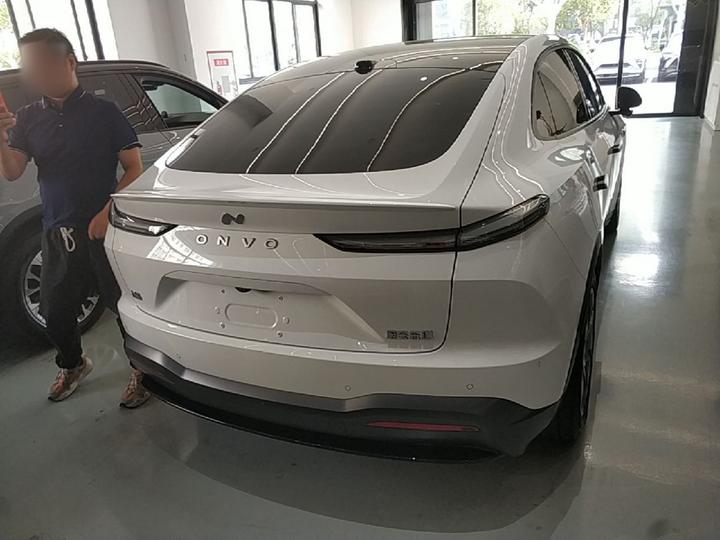 L60 2024 60kWh RWD photo 5