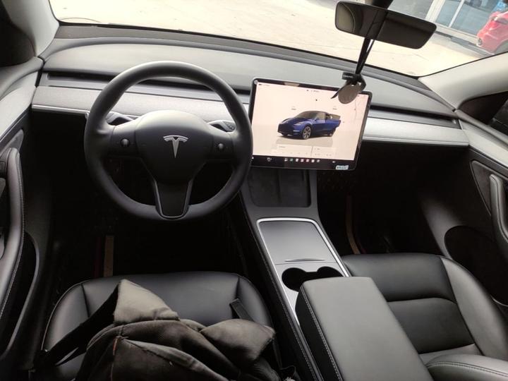 Model Y 2024 RWD photo 5