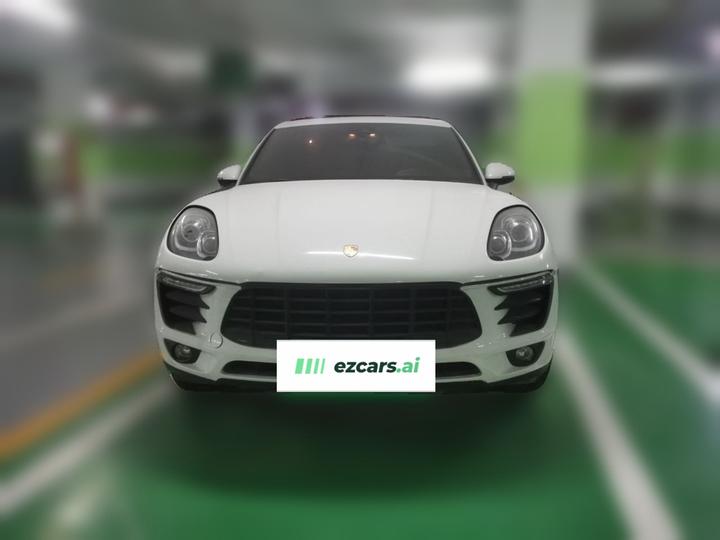 2017 Macan 2.0T photo 2