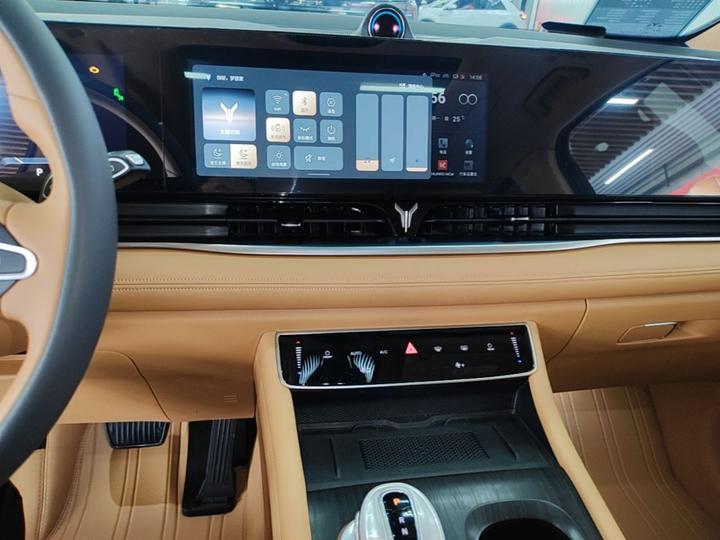 Voyah Dreamer 2024 PHEV Extended Range Flagship photo 8