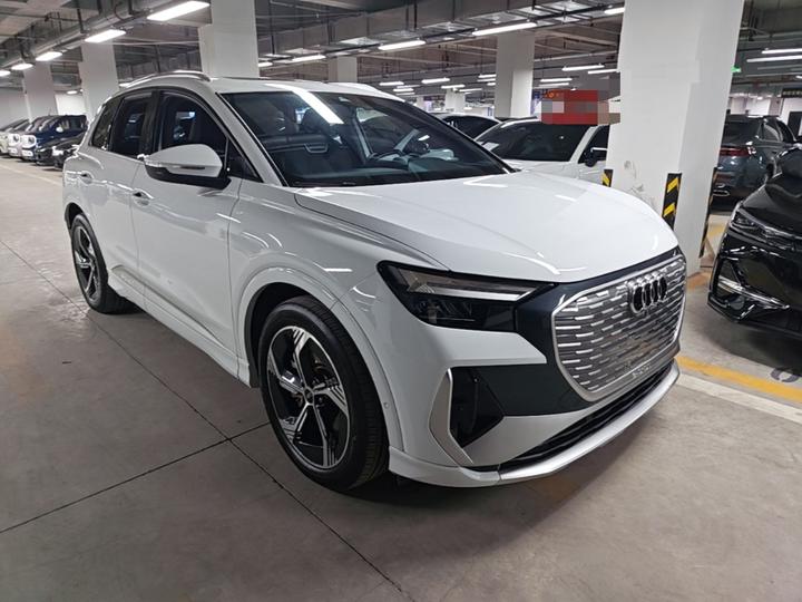 Q4 e-tron 2023 40 e-tron photo 3